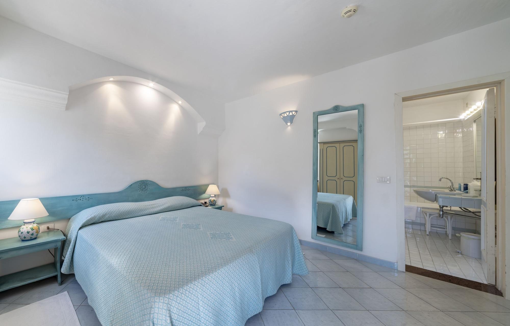Hotel La Bisaccia Baja Sardinia Eksteriør billede